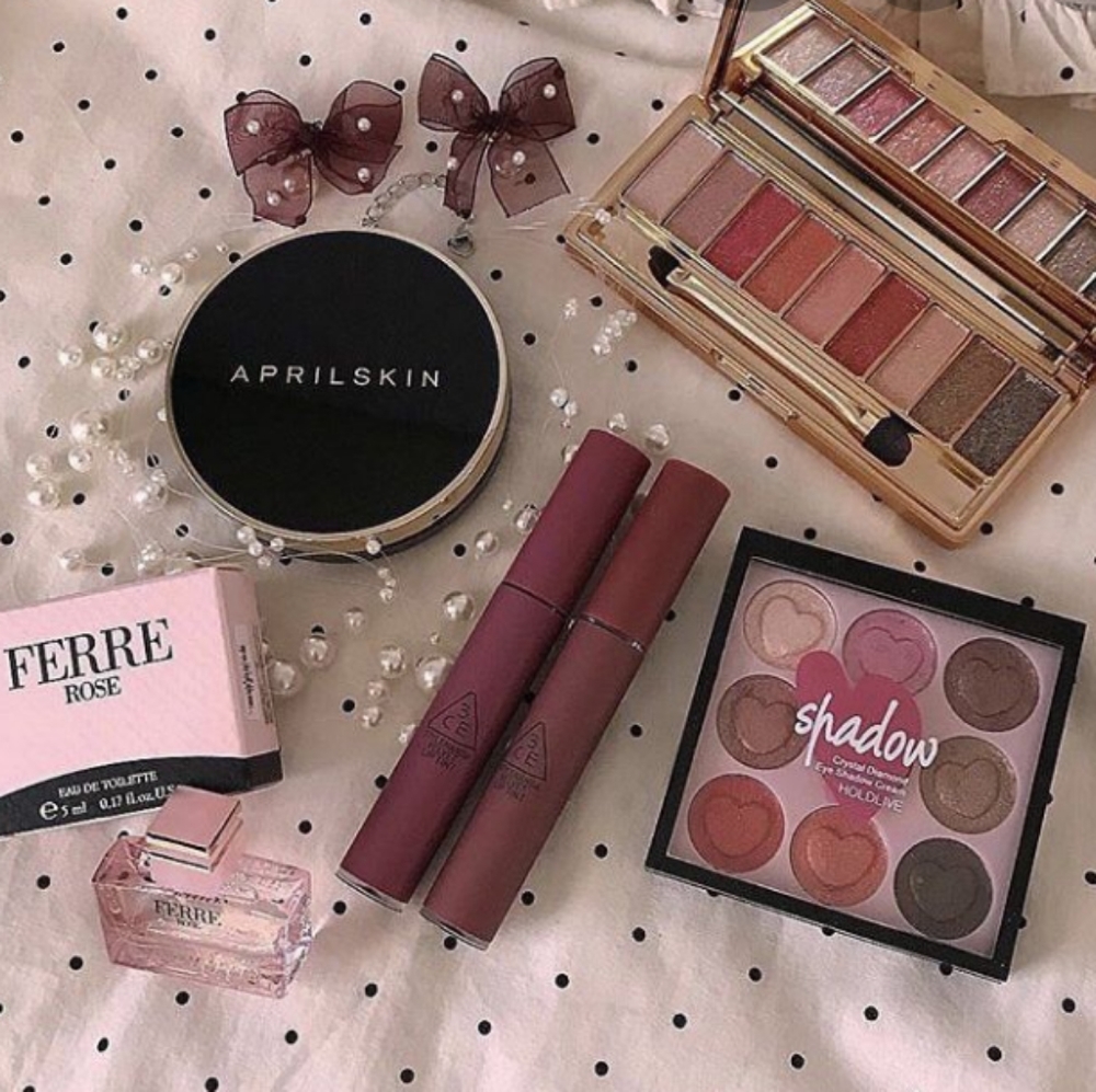 Makeup. - Picture 2 of 5